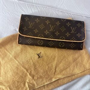 Louis Vuitton Monogram Twin Pochette preloved in pristine condition